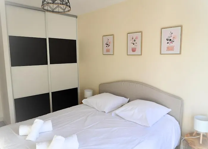 Holiday home Maison De Climatisee - Metro A 250m